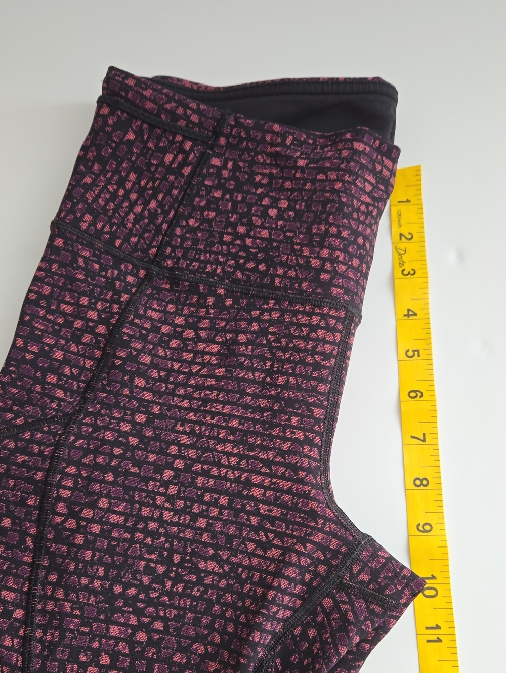 Lululemon Cropped Athletic Leggings Purple Pattern Coral Lining Size Tag Removed - Picture 7 of 16